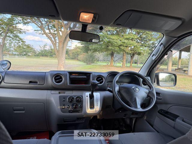Nissan NV350 Caravan 2014-12 1586868-11