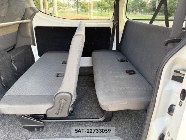 Nissan NV350 Caravan 2014-12 1586868-16