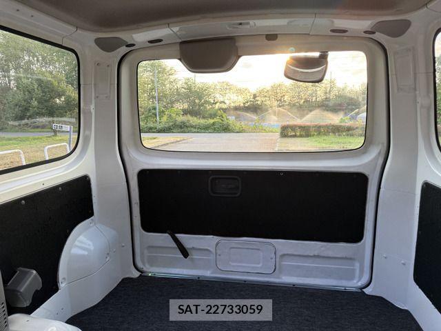 Nissan NV350 Caravan 2014-12 1586868-17