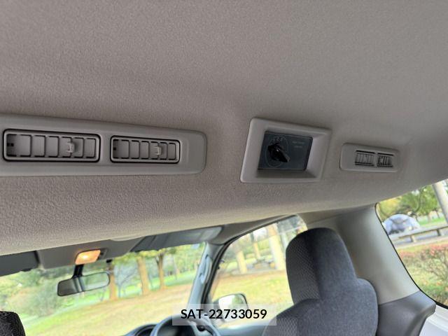 Nissan NV350 Caravan 2014-12 1586868-18