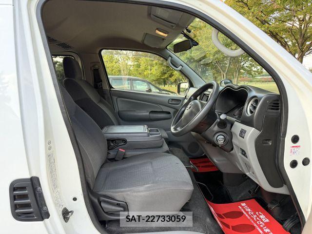 Nissan NV350 Caravan 2014-12 1586868-8