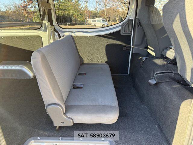Nissan NV350 Caravan 2014-11 1662821-15