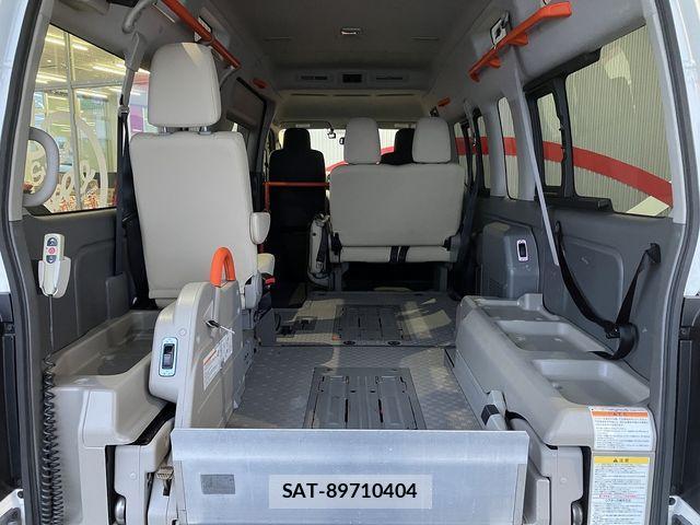 Nissan NV350 Caravan 2018-01 2213393-10