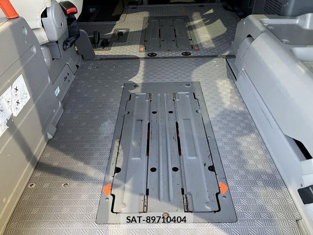 Nissan NV350 Caravan 2018-01 2213393-11