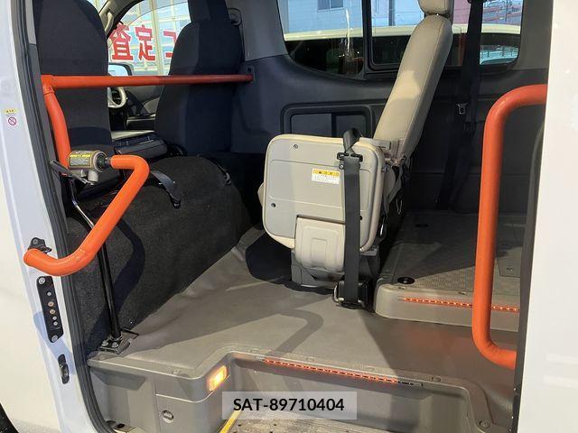 Nissan NV350 Caravan 2018-01 2213393-13