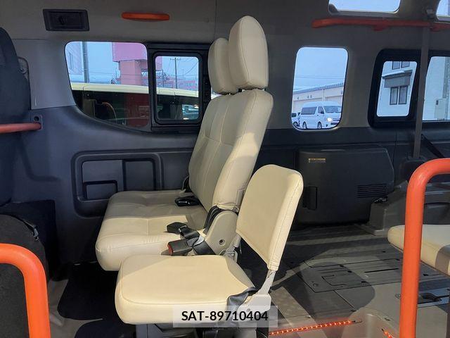 Nissan NV350 Caravan 2018-01 2213393-15
