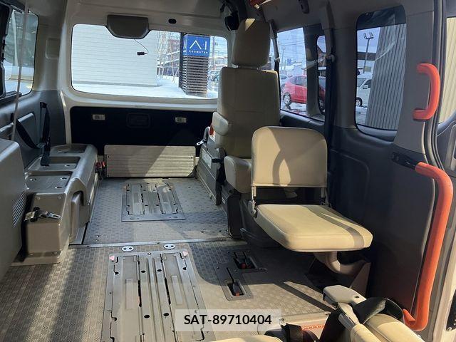 Nissan NV350 Caravan 2018-01 2213393-16