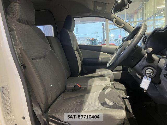 Nissan NV350 Caravan 2018-01 2213393-28
