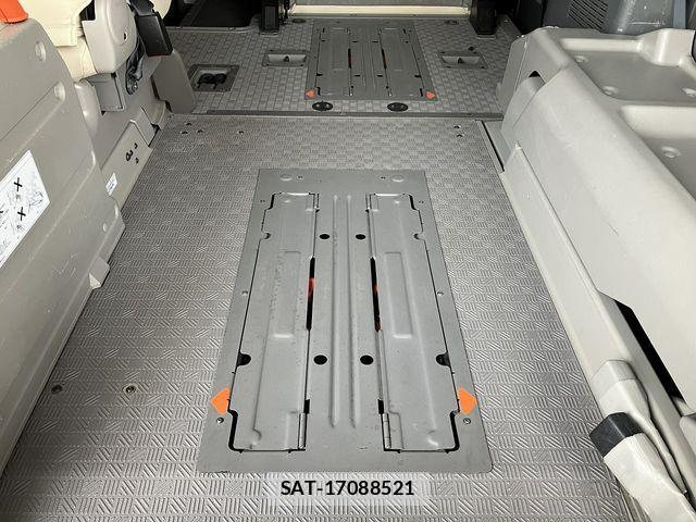 Nissan NV350 Caravan 2019-07 2213403-12