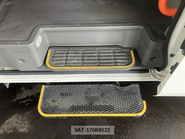 Nissan NV350 Caravan 2019-07 2213403-13