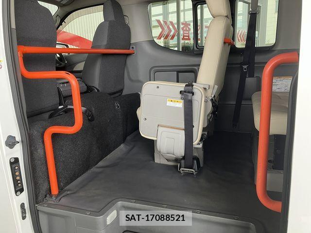 Nissan NV350 Caravan 2019-07 2213403-14