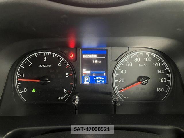 Nissan NV350 Caravan 2019-07 2213403-19