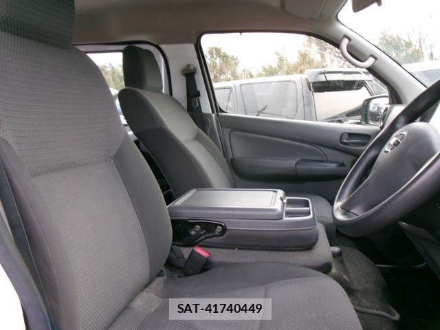 Nissan NV350 Caravan 2018-10 2352073-18