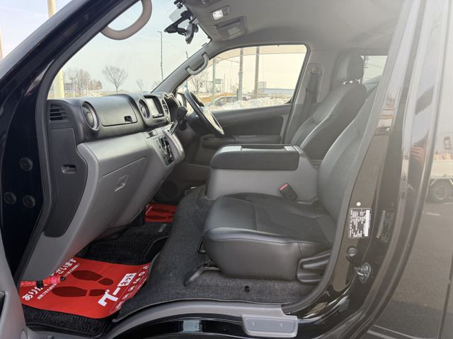 Nissan NV350 Caravan 2013-08 3679050-9