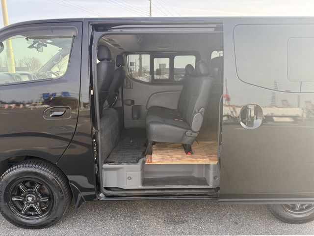 Nissan NV350 Caravan 2013-08 3679050-16