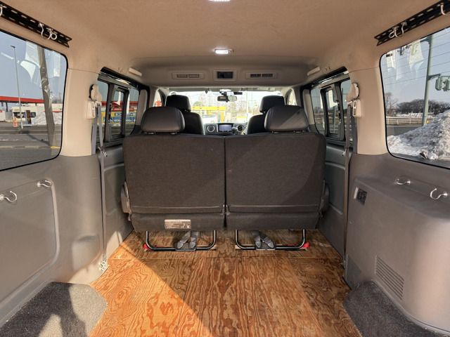 Nissan NV350 Caravan 2013-08 3679050-18