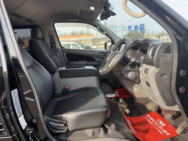 Nissan NV350 Caravan 2013-08 3679050-8