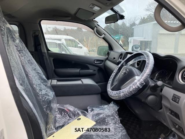 Nissan NV350 Caravan 2013-12 4328671-9