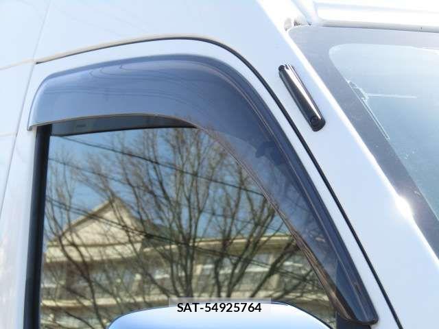 Nissan NV350 Caravan 2021-03 4328663-18