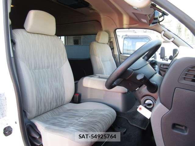 Nissan NV350 Caravan 2021-03 4328663-4