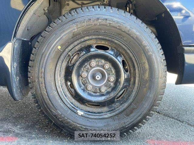 Nissan NV350 Caravan 2017-06 4640260-13