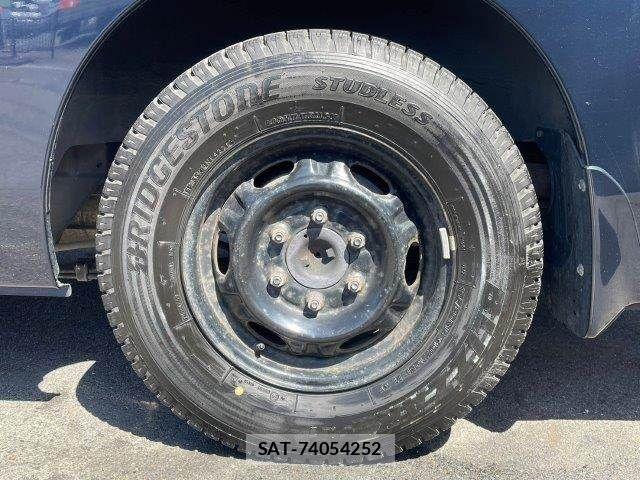 Nissan NV350 Caravan 2017-06 4640260-26