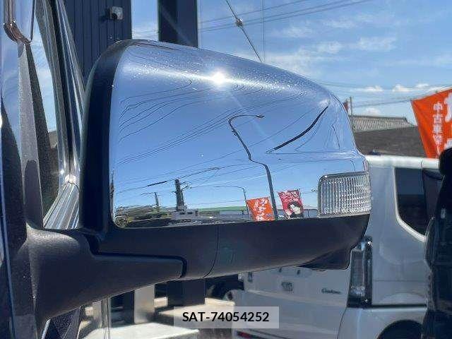 Nissan NV350 Caravan 2017-06 4640260-28