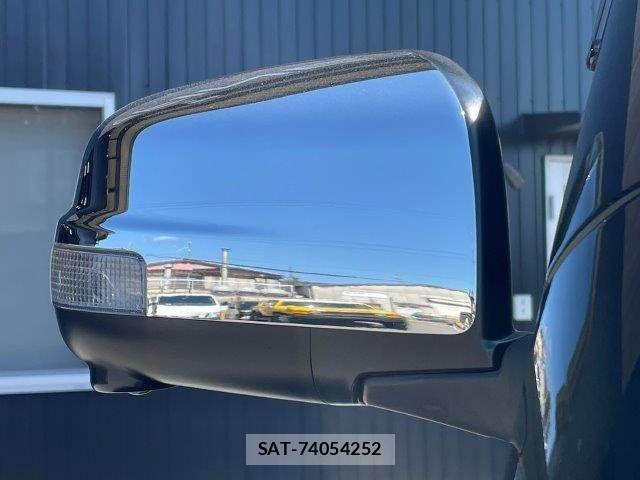 Nissan NV350 Caravan 2017-06 4640260-29
