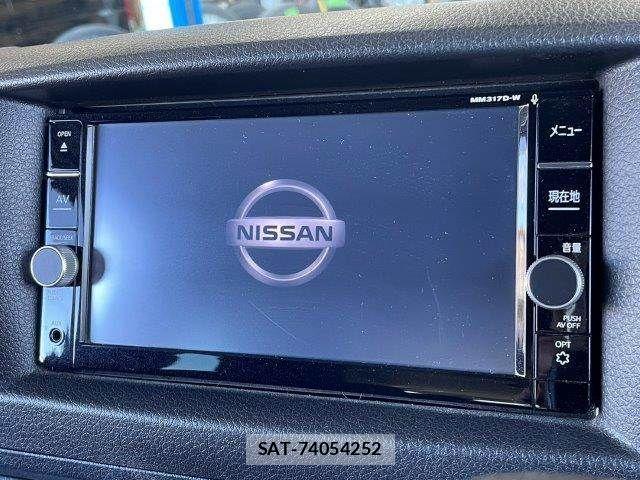 Nissan NV350 Caravan 2017-06 4640260-3