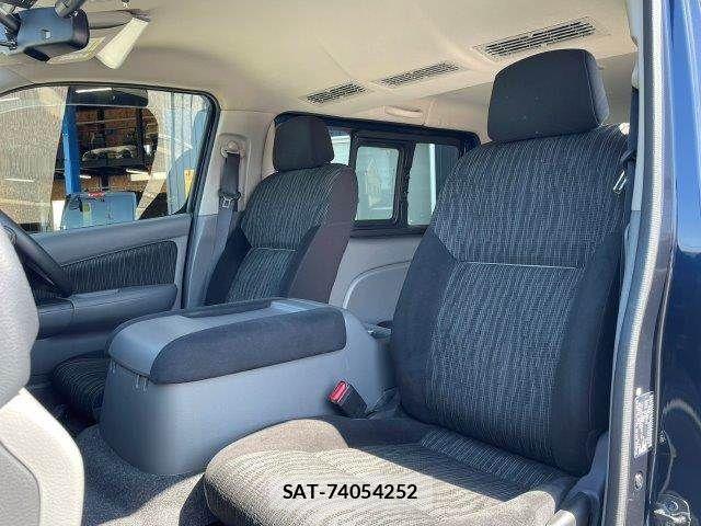Nissan NV350 Caravan 2017-06 4640260-7