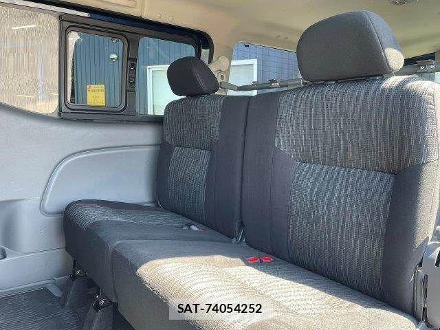 Nissan NV350 Caravan 2017-06 4640260-8