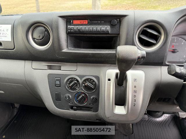 Nissan NV350 Caravan 2015-01 4756546-13