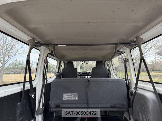Nissan NV350 Caravan 2015-01 4756546-18