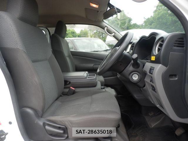 Nissan NV350 Caravan 2018-08 4756543-17