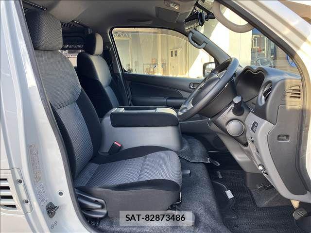 Nissan NV350 Caravan 2017-05 5874769-10