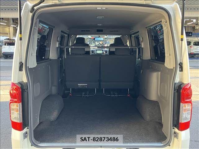 Nissan NV350 Caravan 2017-05 5874769-12