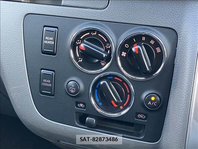Nissan NV350 Caravan 2017-05 5874769-7