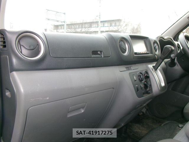 Nissan NV350 Caravan 2016-03 5874774-10