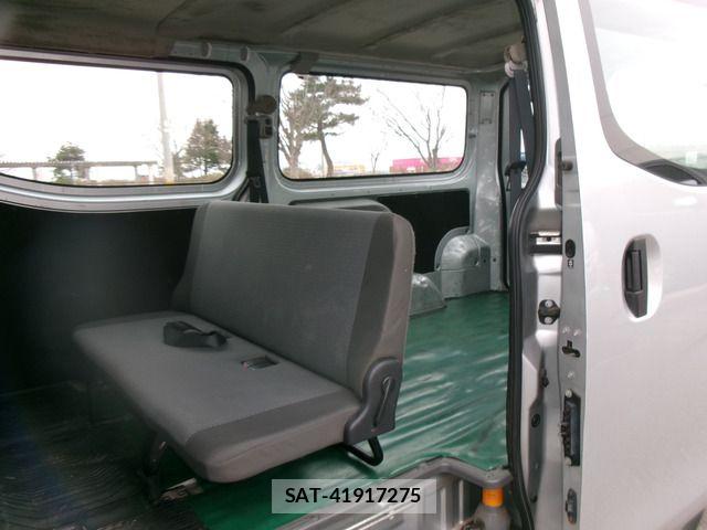 Nissan NV350 Caravan 2016-03 5874774-11