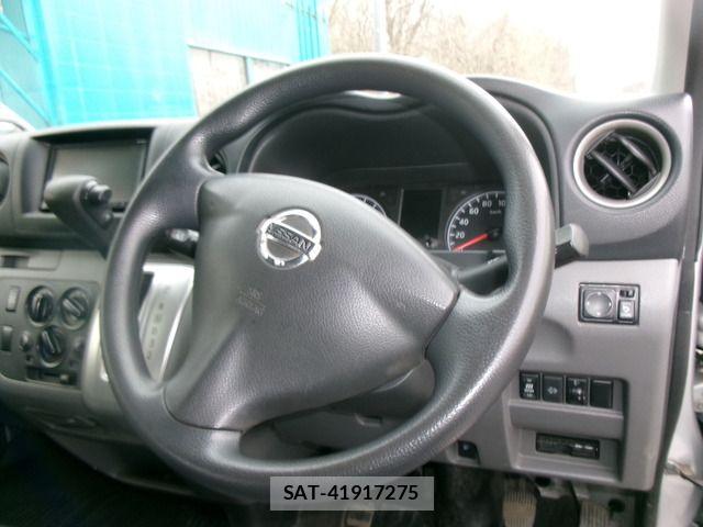 Nissan NV350 Caravan 2016-03 5874774-17