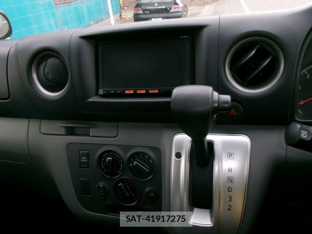 Nissan NV350 Caravan 2016-03 5874774-19