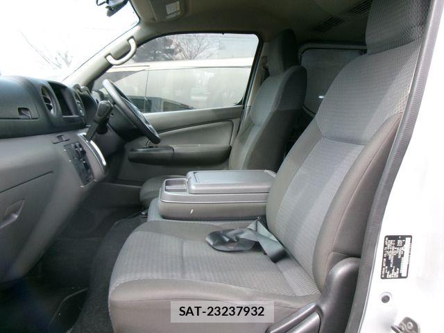 Nissan NV350 Caravan 2016-07 5874773-14