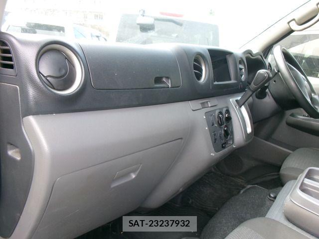 Nissan NV350 Caravan 2016-07 5874773-15