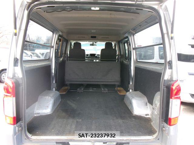Nissan NV350 Caravan 2016-07 5874773-18