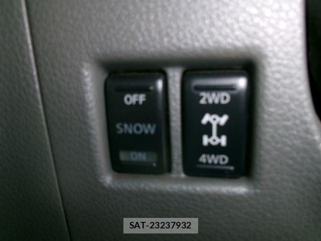 Nissan NV350 Caravan 2016-07 5874773-19