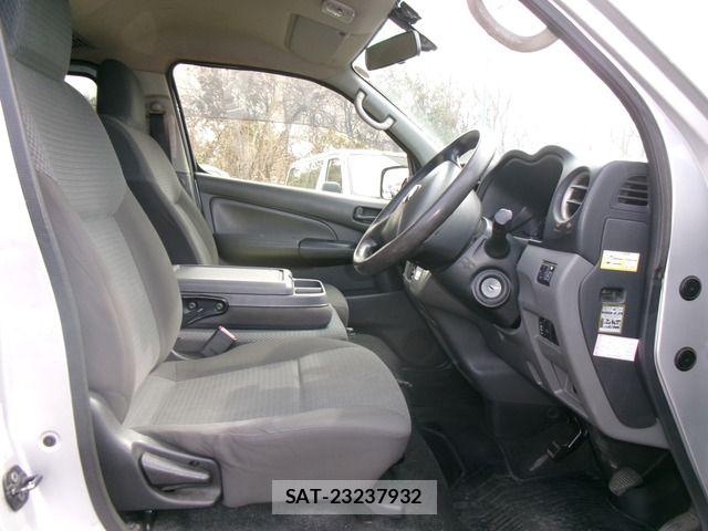 Nissan NV350 Caravan 2016-07 5874773-6