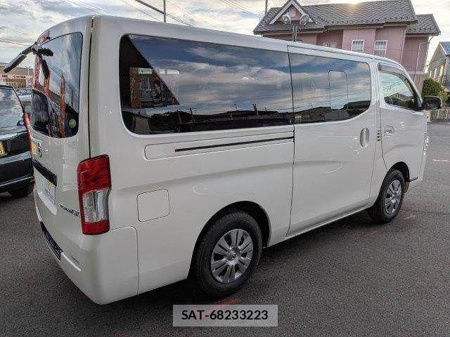 Nissan NV350 Caravan 2018-10 6015370-16