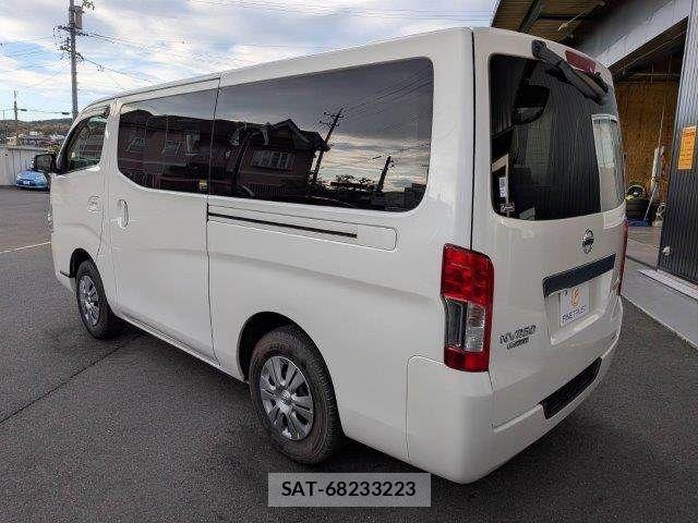 Nissan NV350 Caravan 2018-10 6015370-18