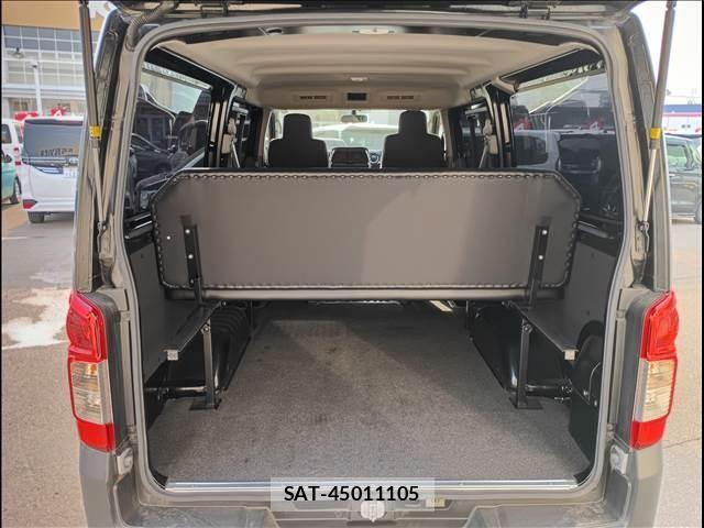 Nissan NV350 Caravan 2017-05 6015360-25