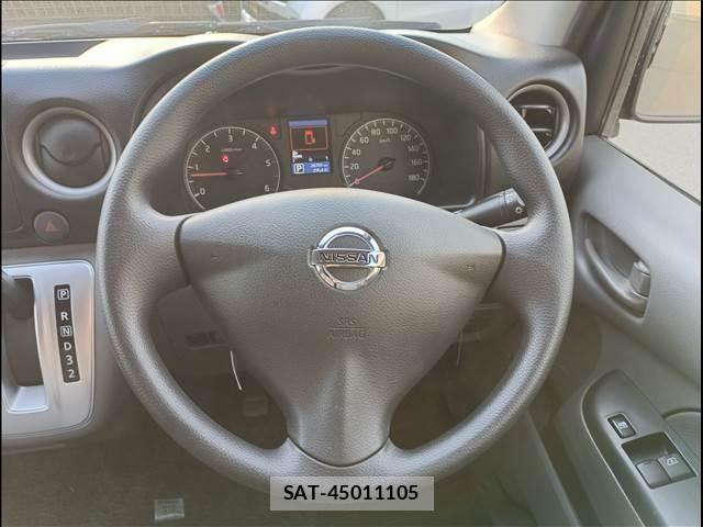 Nissan NV350 Caravan 2017-05 6015360-27